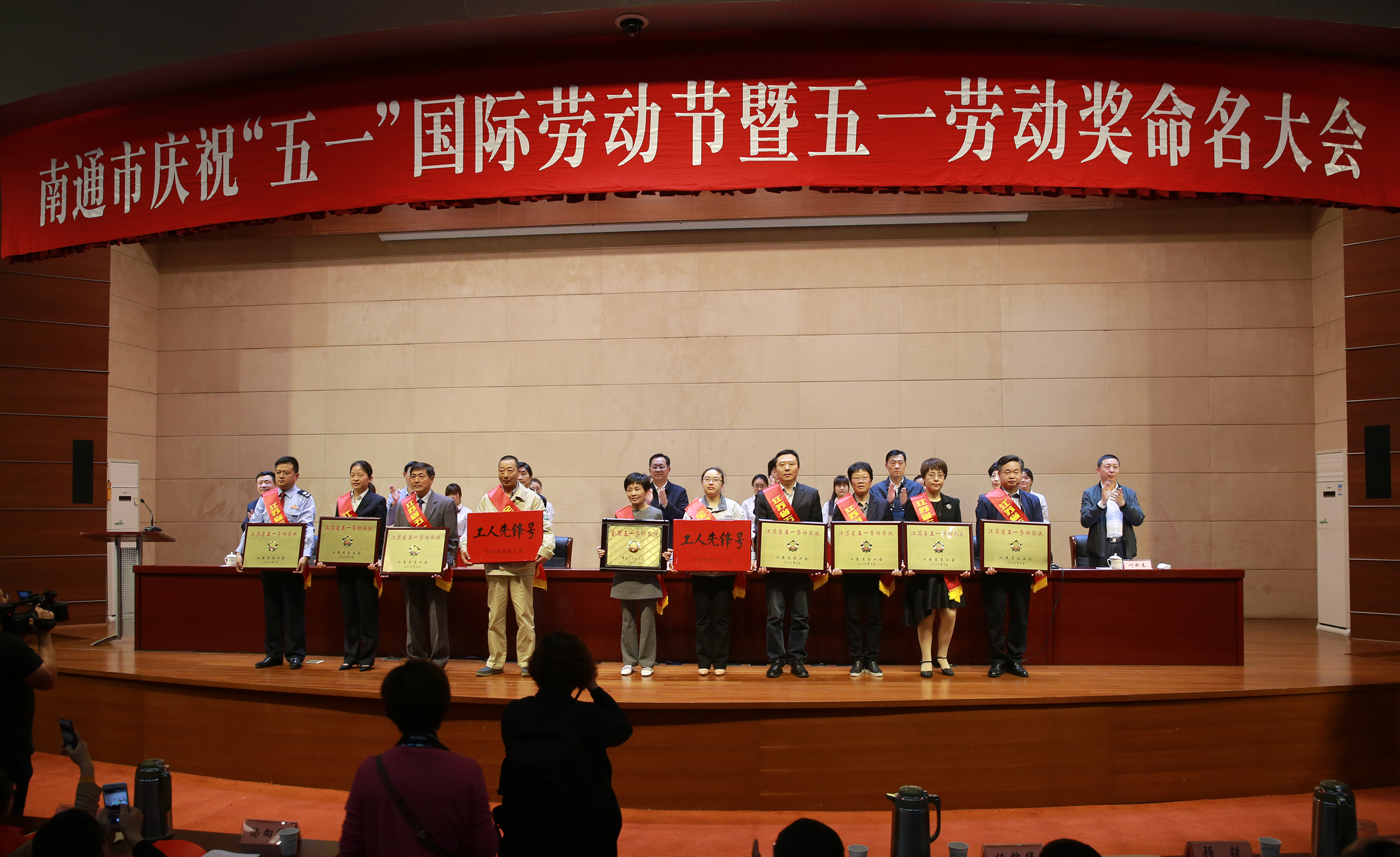 ���Ź��ʹ���-�����ɼ��Ƿ�,����Ʒ�Ƶ�ʵ��